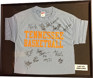 RDB Holdings & Consulting CTBL-020184 Pat Summitt Team Signed Tennessee Vols Basketball 2008-2009 National Champs Lady Vols 12 Sig Blue-Orange T-Shirt Framed