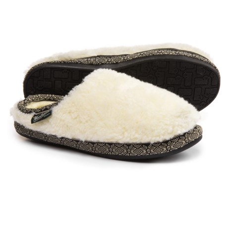 CLOSEOUTS . An ideal balance of style and comfort, Woolrichand#39;s Whitecap slippers feature insulating, soft-pile fleece, a detailed fabric pattern and a lightweight indoor-outdoor outsole for sure stepping. Available Colors: BLACK, CREAMPUFF, JAVA, RED DAHLIA. Sizes: 6, 7, 8, 9, 10.
