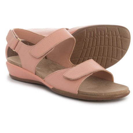 CLOSEOUTS . The versatile style of Easy Spiritand#39;s Hartwell sandals means theyand#39;ll pair easily with your favorite dresses, work outfits and casual wardrobe. Crafted from leather and generously cushioned for day-into-night wear. Available Colors: NATURAL IT SAW, BLACK REPTILE, BRIGHT NAVY, LIGHT SAW DUST, NUDE PINK. Sizes: 5.5, 6, 6.5, 7, 7.5, 8, 8.5, 9, 9.5, 10, 5, 11.