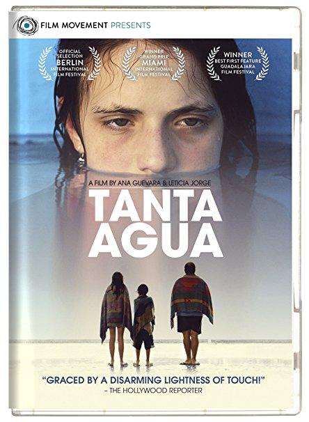 Alberto, who doesn't see his kids Lucía and Federico much since his divorce, refuses to allow anything to ruin his plans for vacation at a hot springs resort. But the springs are closed due to heavy rains, and Lucía's adolescent rebellion clashes against her father's enthusiastic efforts for family quality time. When she meets friends her age, Lucias vacation starts looking up. But flings can be fleeting, and its her fathers reliable insistence they spend time together that proves to be the most