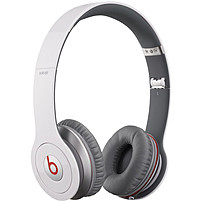 The Beats by Dr. Dre 900 00012 01 Solo HD Headband Headphones are made for music lovers looking for high definition headphones that look as good as they sound. Beats Solo HD headphones combine advanced driver technology and premium design for headphones that deliver legendary Beats by Dr. Dre sound and are lightweight and durable.