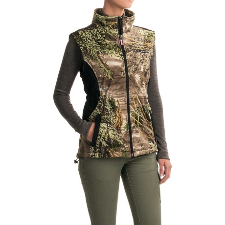 CLOSEOUTS . A low-bulk layer of weather protection, the Stormkloth II original vest features a waterproof breathable membrane, four-way stretch and a soft fleece interior with fleece underarm panels. Available Colors: REALTREE MAX-1. Sizes: S, M, L, XL.