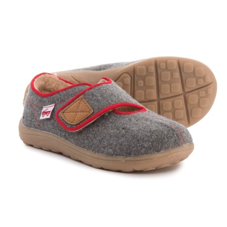 CLOSEOUTS . Keep little toes toasty in these See Kai Run Cruz slippers, featuring a cozy faux fur lining. Available Colors: GRAY, NAVY. Sizes: 10T, 11T, 12T, 13C.