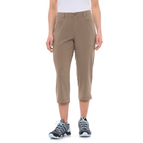 CLOSEOUTS . White Sierraand#39;s Mendocino stretch capris are the summer essential for playing at the waterand#39;s edge, exploring new trails or taking in the sights from the seat of your bike. Theyand#39;re made from fast-drying woven fabric, saturated with four-way stretch for moves-with-you ease, and finished with elastic insets at the waist for a comfortable, just-right fit. Available Colors: BLACK, CASTLEROCK, BARK. Sizes: S, M, L, XL.